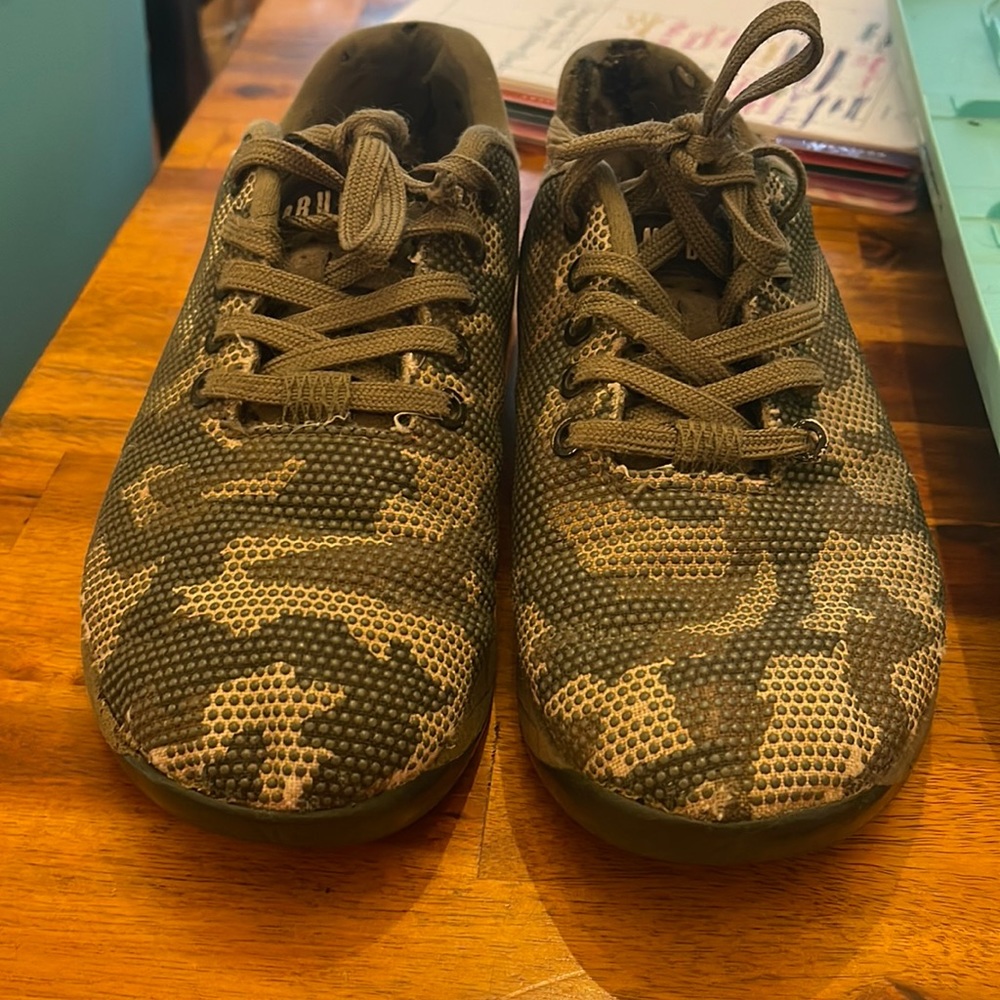 Nobull size 8 women’s camo trainer
